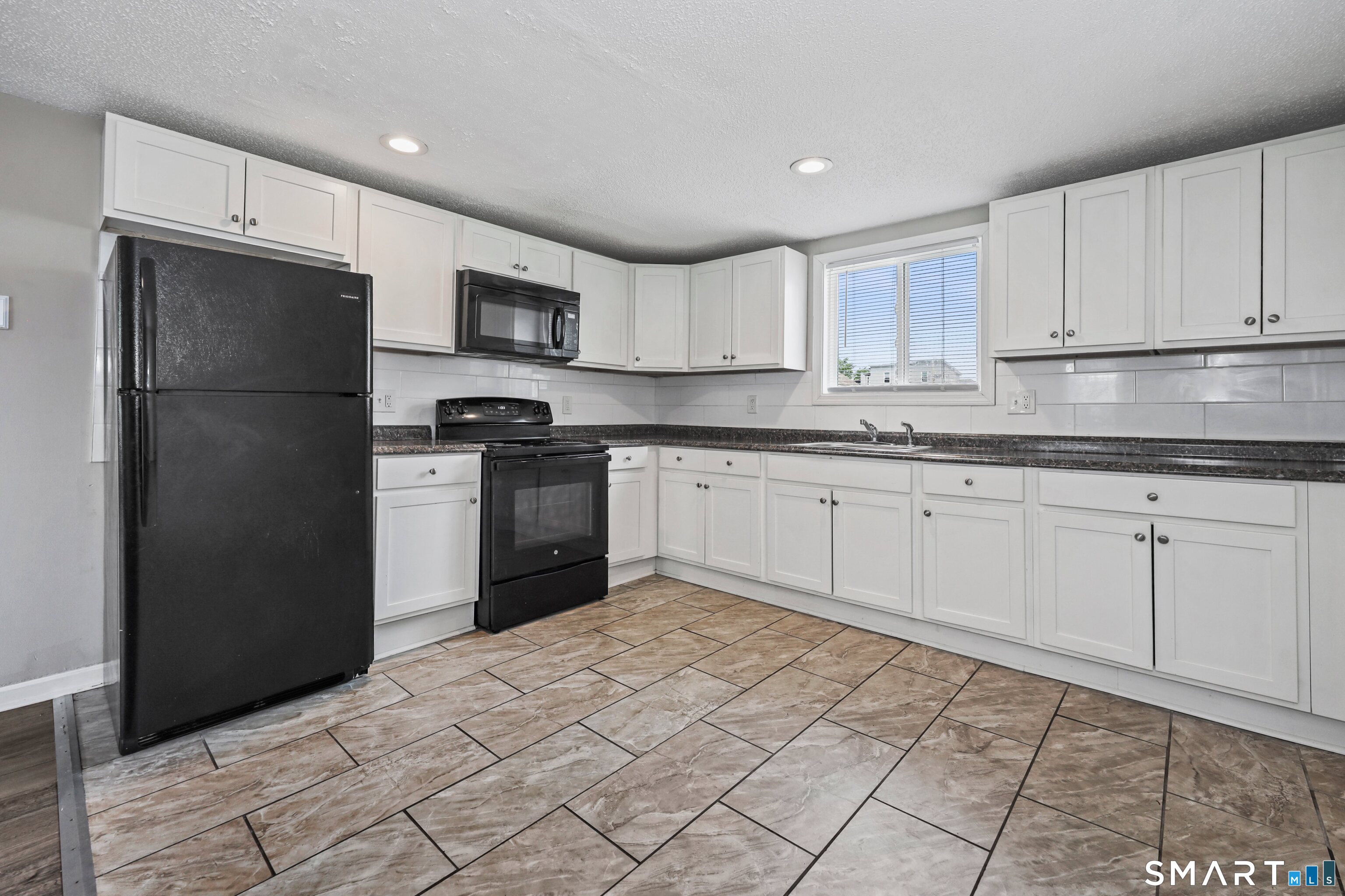 21 Hawkins Street, Unit 3 Derby, CT 06418 - Photo 6 of 27