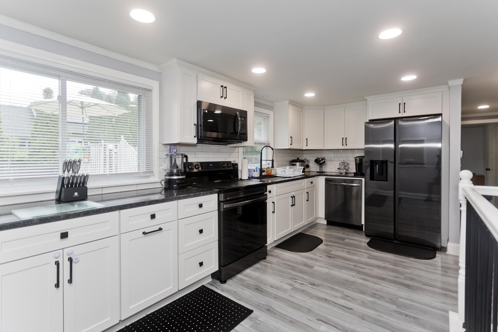 83 Chalmers Street Springfield, MA 01118 - Photo 3 of 21