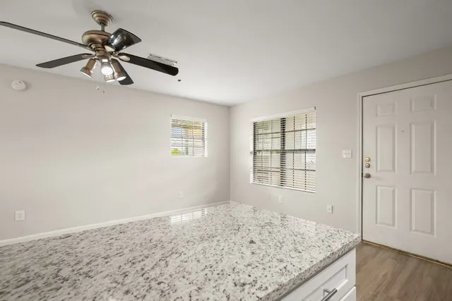 $1,395 | 1013 West 23rd Street, Unit 205, Austin, TX 78705