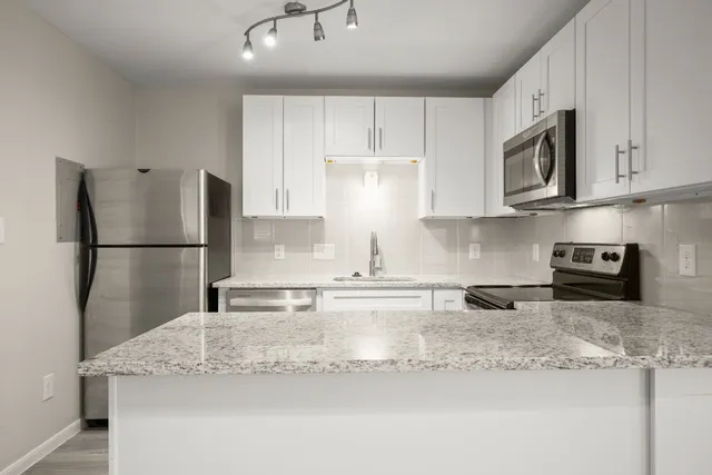 $1,395 | 1013 West 23rd Street, Unit 205, Austin, TX 78705