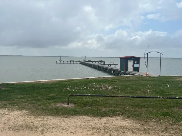 $25,000 | 98 Sea Urchin, Palacios, TX 77465