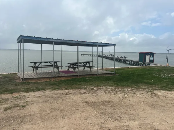 $25,000 | 98 Sea Urchin, Palacios, TX 77465