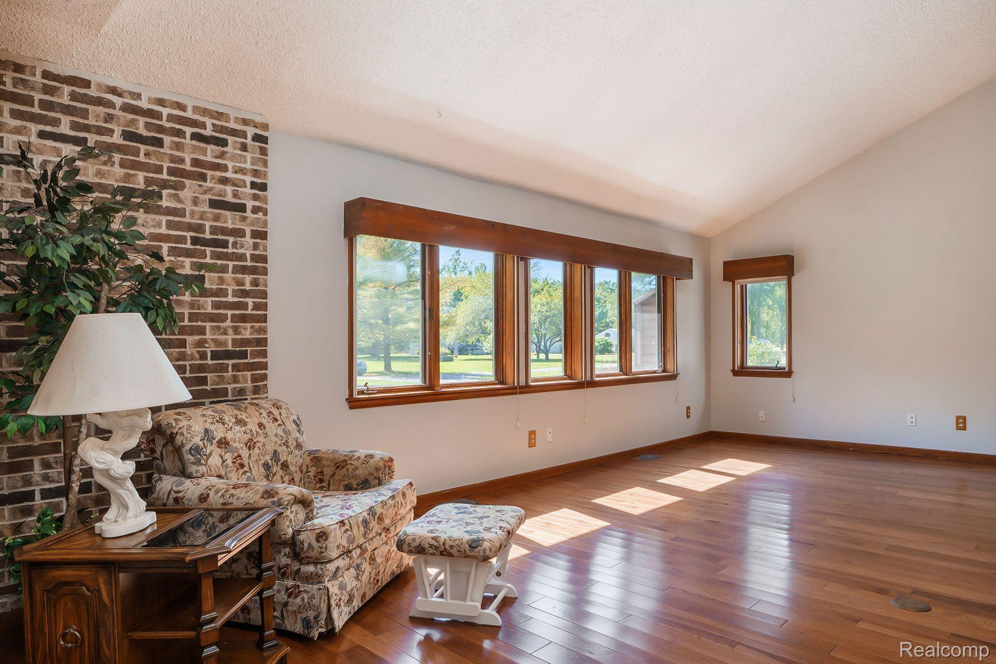 10125 South Byron Road Byron, MI 48418 - Photo 11 of 22 Gallery Image 11