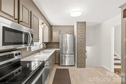 $700,000 | 7013 Old Forge Drive, Charlotte, NC 28226