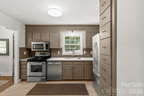 $700,000 | 7013 Old Forge Drive, Charlotte, NC 28226