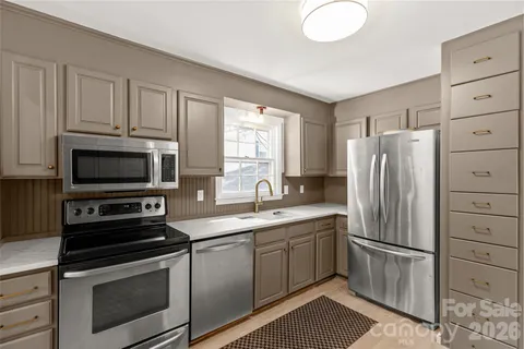$700,000 | 7013 Old Forge Drive, Charlotte, NC 28226
