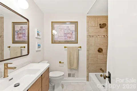 $700,000 | 7013 Old Forge Drive, Charlotte, NC 28226