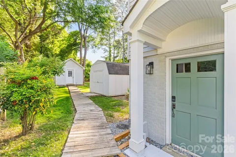 $700,000 | 7013 Old Forge Drive, Charlotte, NC 28226