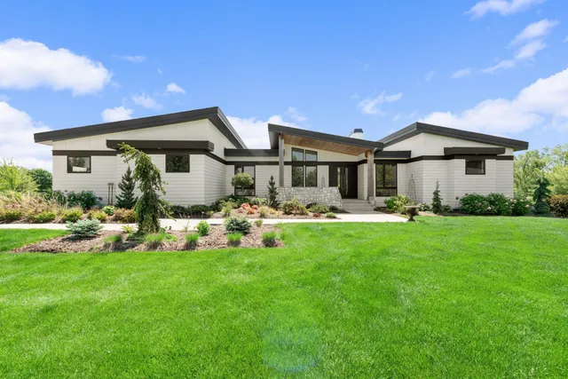 $1,599,900 | 7737 Prairie Grass Pass, Credit River, MN 55372