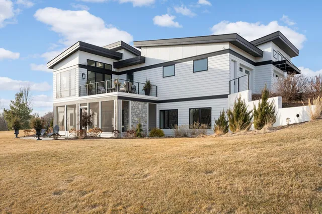 $1,599,900 | 7737 Prairie Grass Pass, Credit River, MN 55372