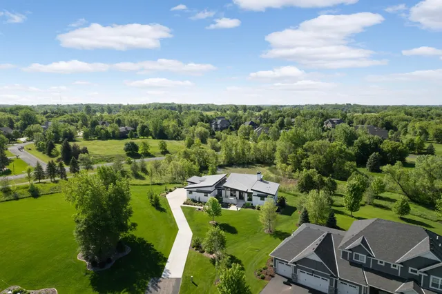 $1,599,900 | 7737 Prairie Grass Pass, Credit River, MN 55372