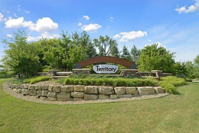 $1,599,900 | 7737 Prairie Grass Pass, Credit River, MN 55372