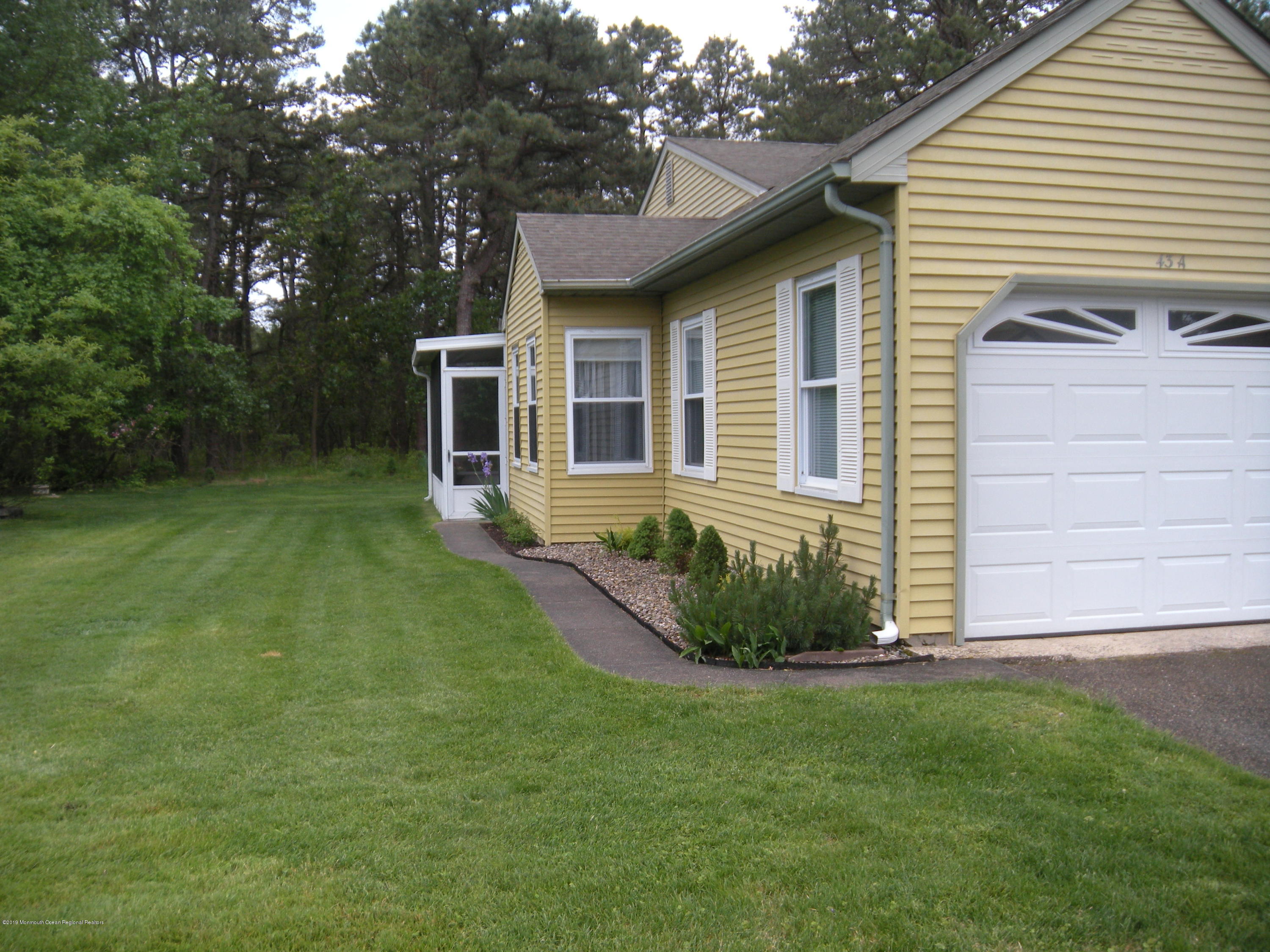 43 A Medford Road Whiting, NJ 08759 - Photo 3 of 21 DSCN4776