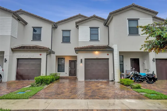 $3,400 | 250 Southwest 159th Drive, Unit 250, Pembroke Pines, FL 33027