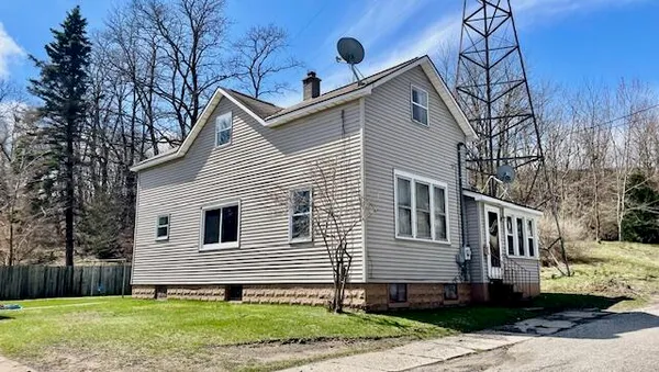 $180,000 | 183 12th Street, Manistee, MI 49660