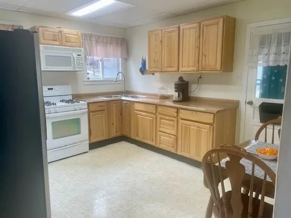 $180,000 | 183 12th Street, Manistee, MI 49660