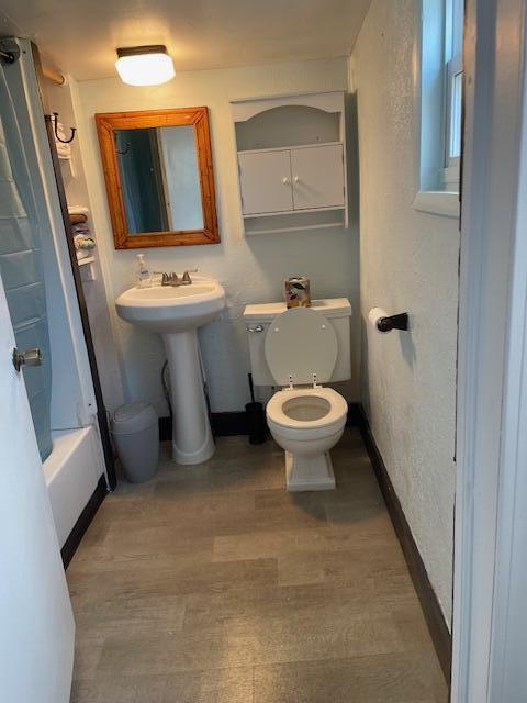 183 12th Street Manistee, MI 49660 - Photo 4 of 9 IMG_2249 (1)