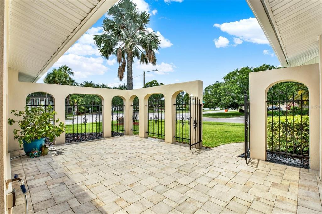 14560 Passage Way Seminole, FL 33776 - Photo 7 of 59
