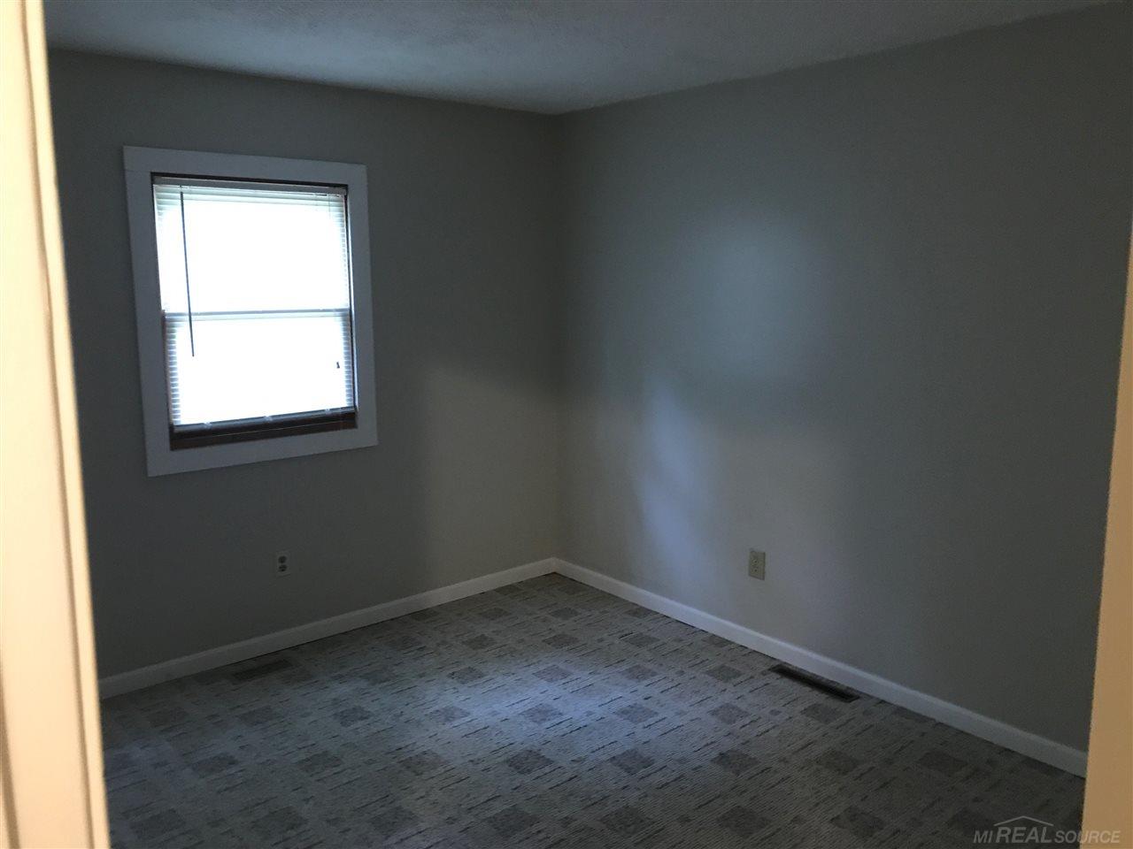 13030 White Lake Road Fenton, MI 48430 - Photo 17 of 25 31330640-16.JPG