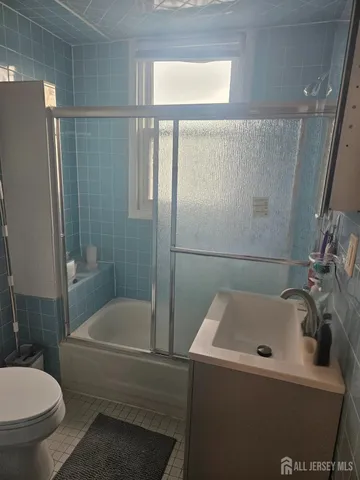 $2,200 | 421 River Drive, Unit 2, Elmwood Park, NJ 07407