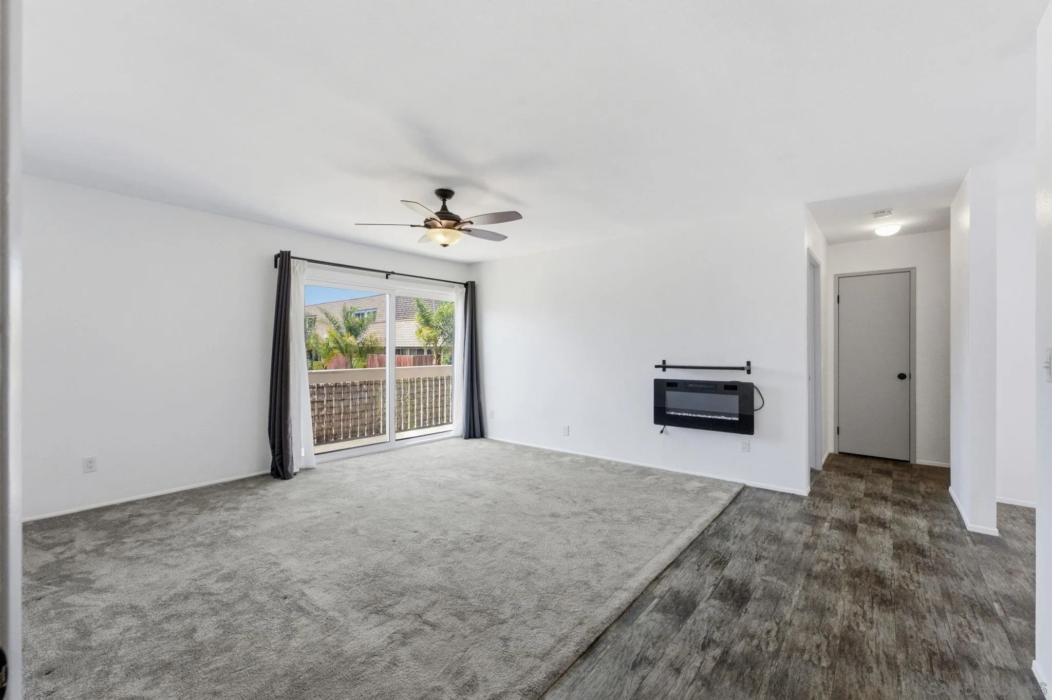 405 Requeza Street, Unit H12 Encinitas, CA 92024 - Photo 2 of 22 Living Room