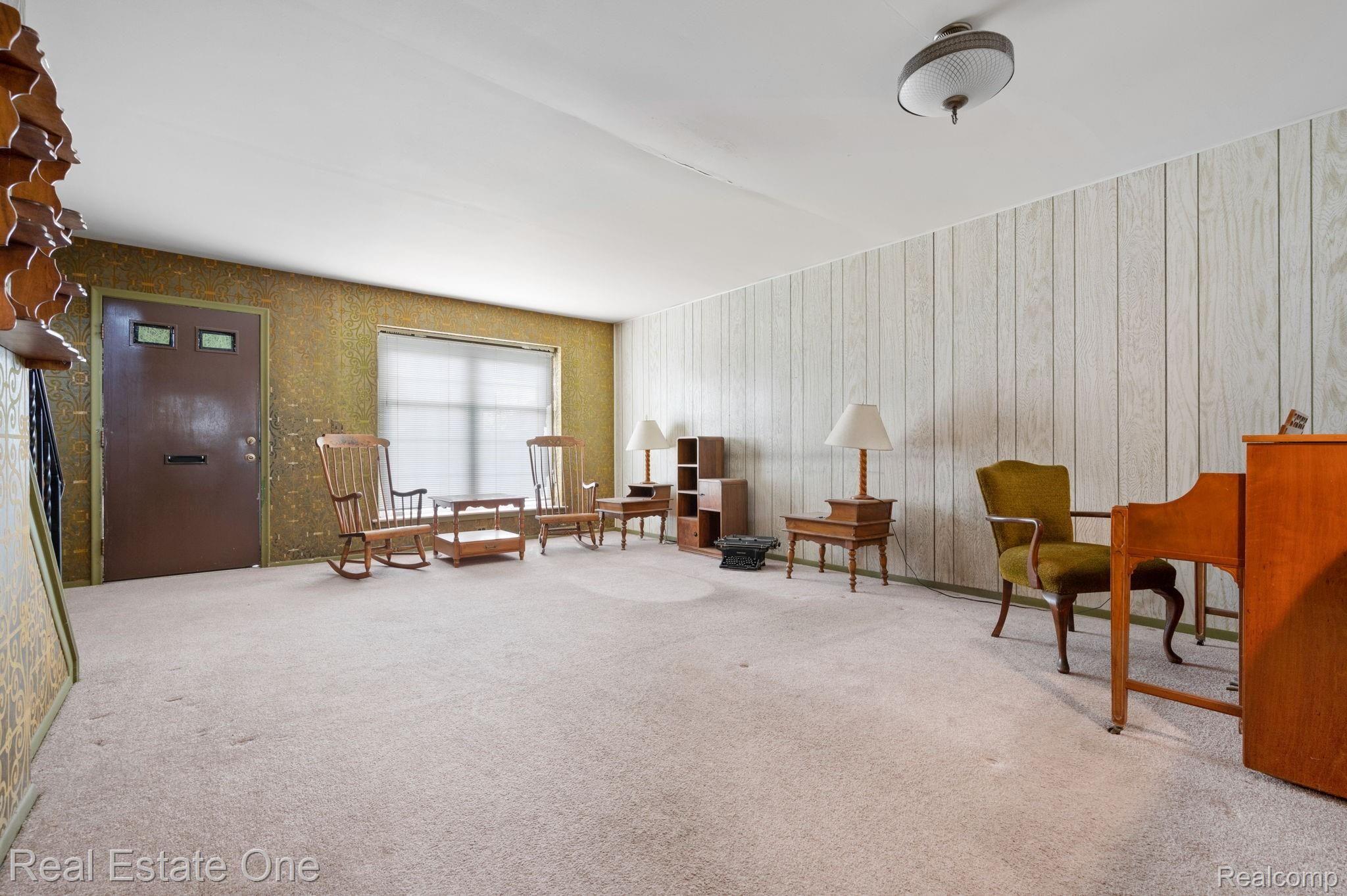 31261 Hoover Road Warren, MI 48093 - Photo 5 of 22 4-web-or-mls-31261-Hoover-Rd-4.jpg