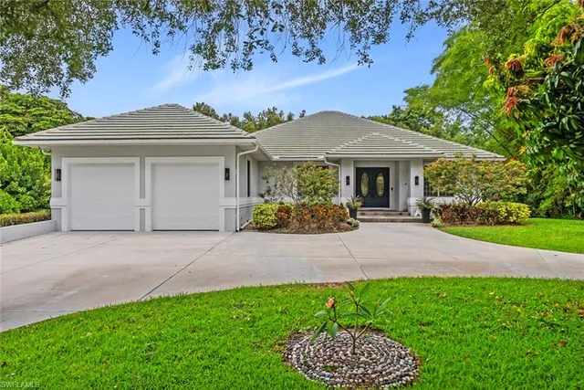 $2,399,999 | 5730 Golden Gate Parkway, Naples, FL 34116