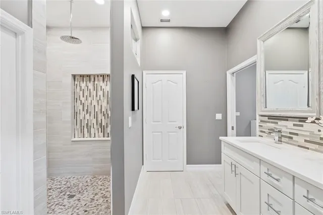 $2,399,999 | 5730 Golden Gate Parkway, Naples, FL 34116