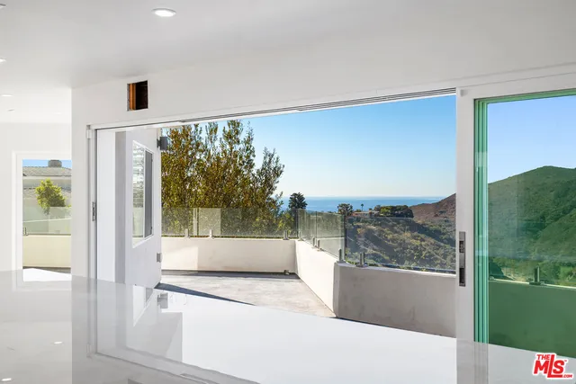 $2,700,000 | 3447 Shoreheights Drive, Malibu, CA 90265