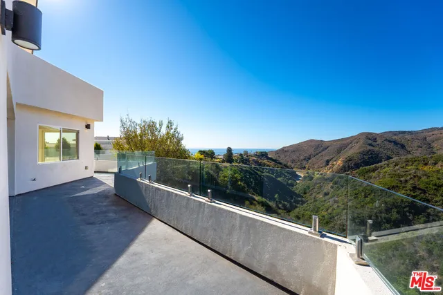 $2,700,000 | 3447 Shoreheights Drive, Malibu, CA 90265