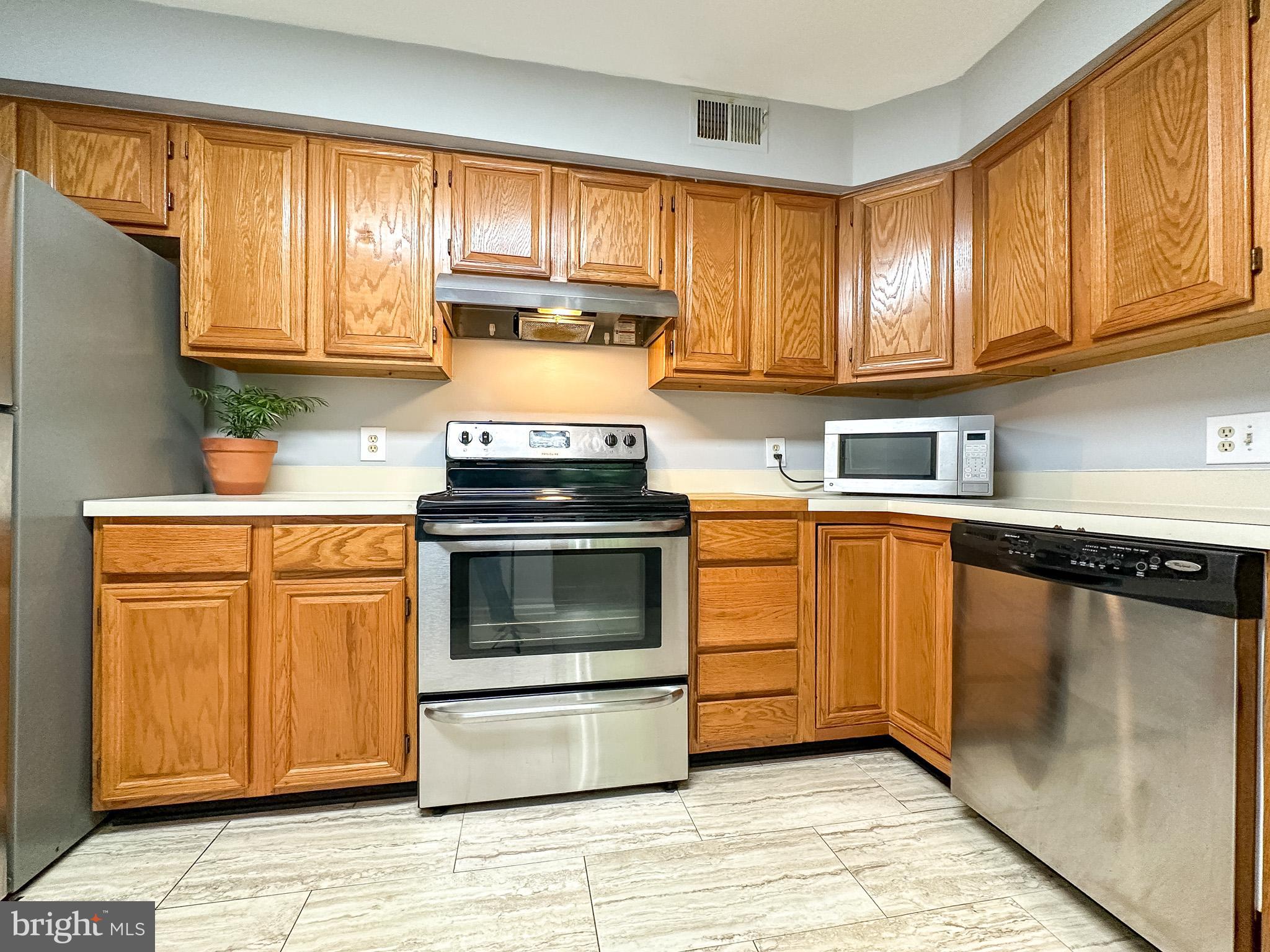 2237 Lovedale Lane, Unit G Reston, VA 20191 - Photo 22 of 49