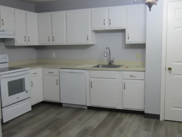 $1,800 | 14 Northbrook Drive, Unit 18, Manchester, NH 03102