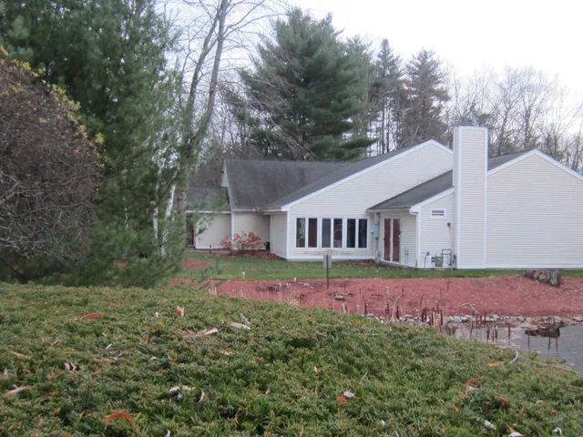 $1,800 | 14 Northbrook Drive, Unit 18, Manchester, NH 03102