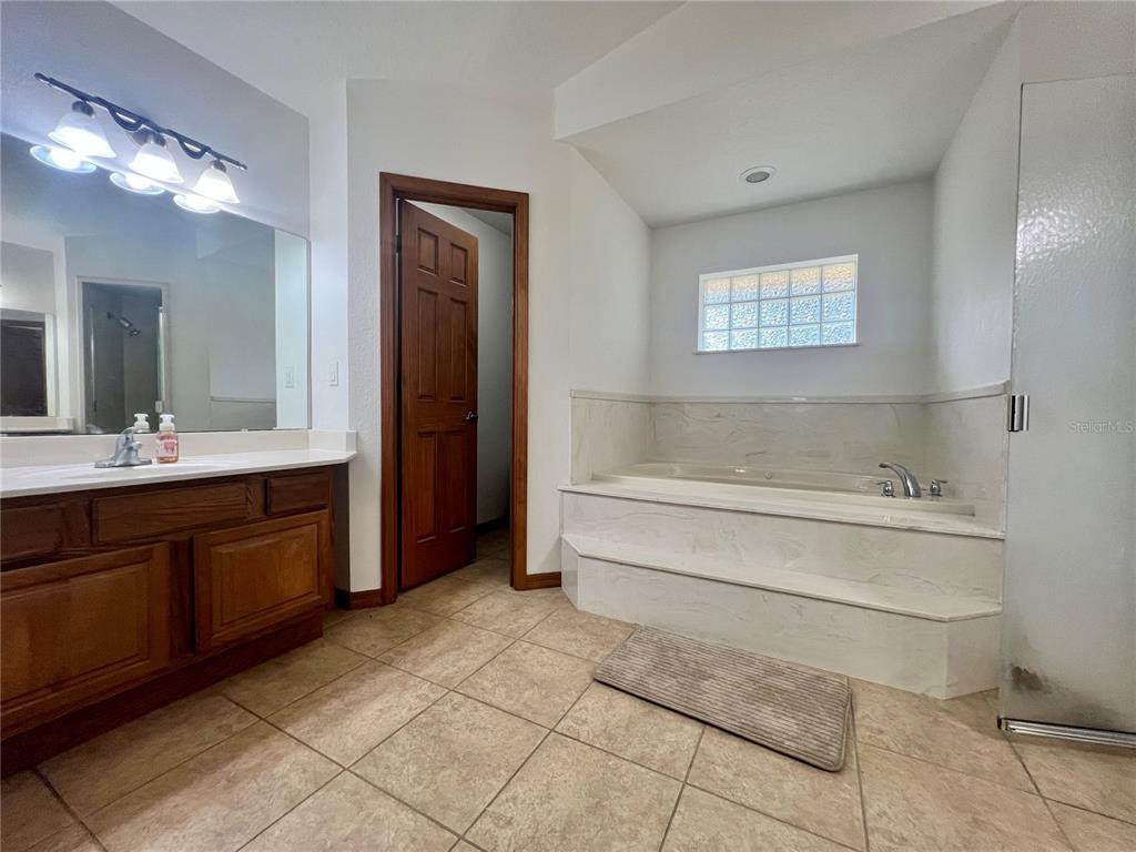 1156 South Carpenter Avenue Orange City, FL 32763 - Photo 14 of 21 a bathroom with a tub sink and mirror