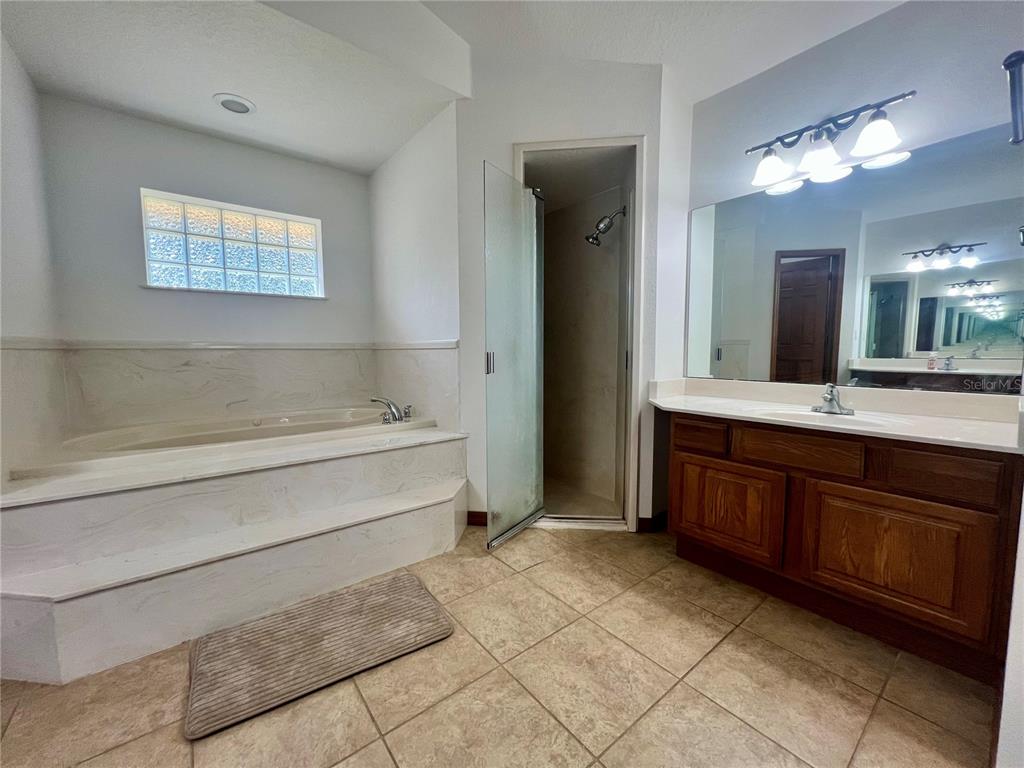 1156 South Carpenter Avenue Orange City, FL 32763 - Photo 15 of 21 a bathroom with a tub sink and mirror