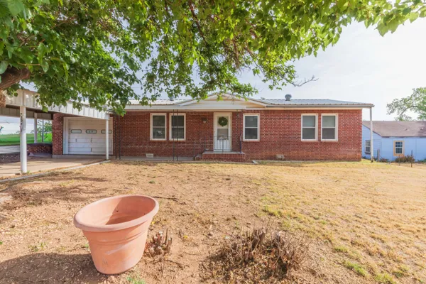 $135,000 | 720 West 4th Street, Clarendon, TX 79226