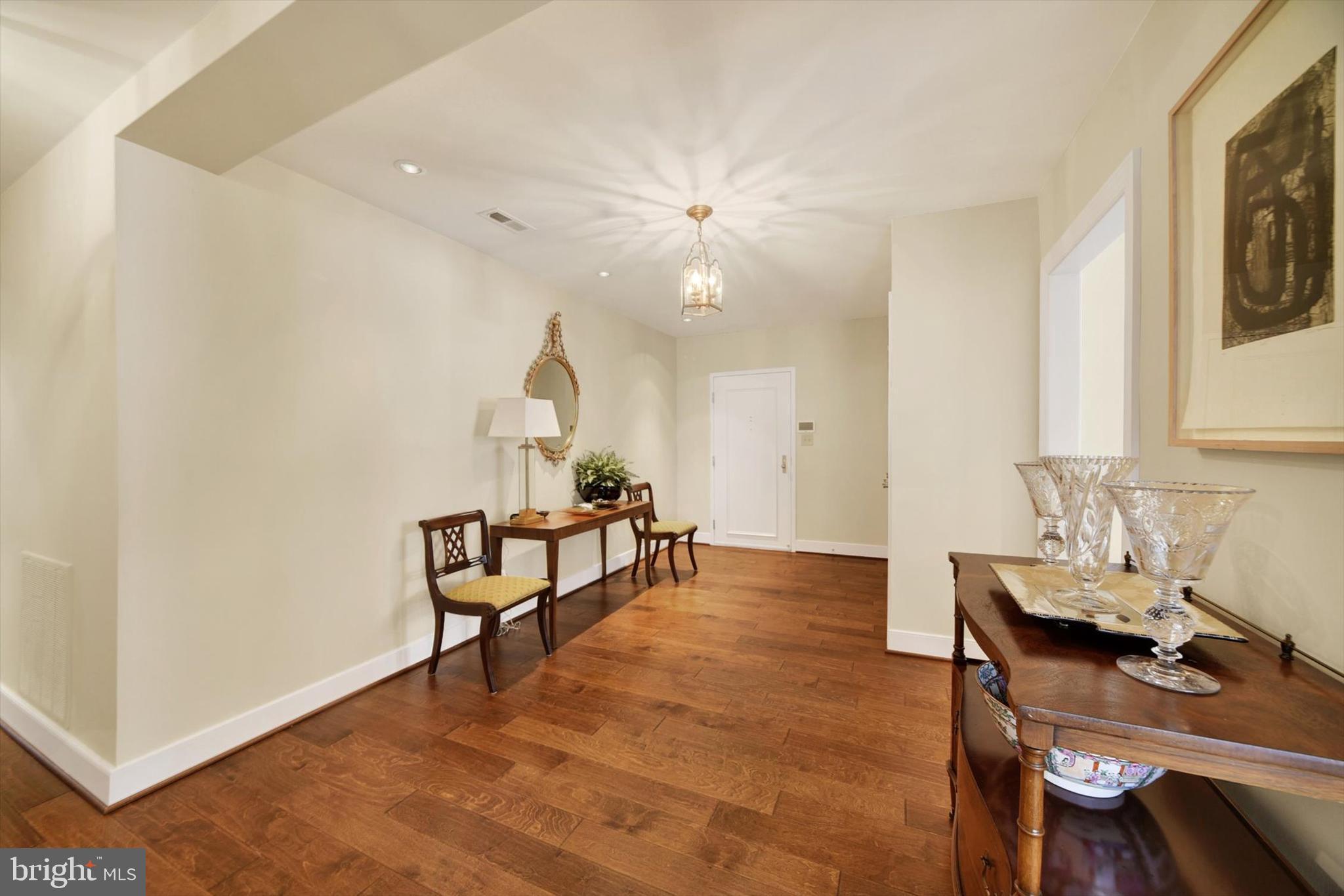 4001 Old Court Road, Unit 100 Pikesville, MD 21208 - Photo 5 of 37 ENTRYWAY TO #100