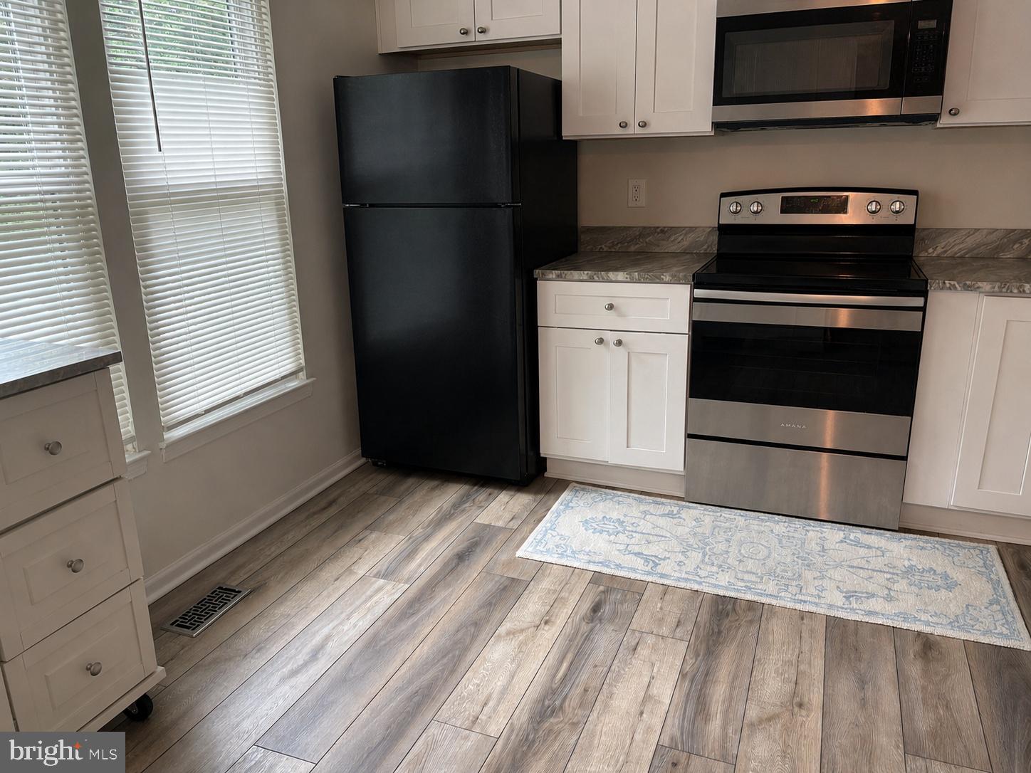 11013 Barton Hill Court Reston, VA 20191 - Photo 3 of 9 Large Kitchen (semi virtually staged)
