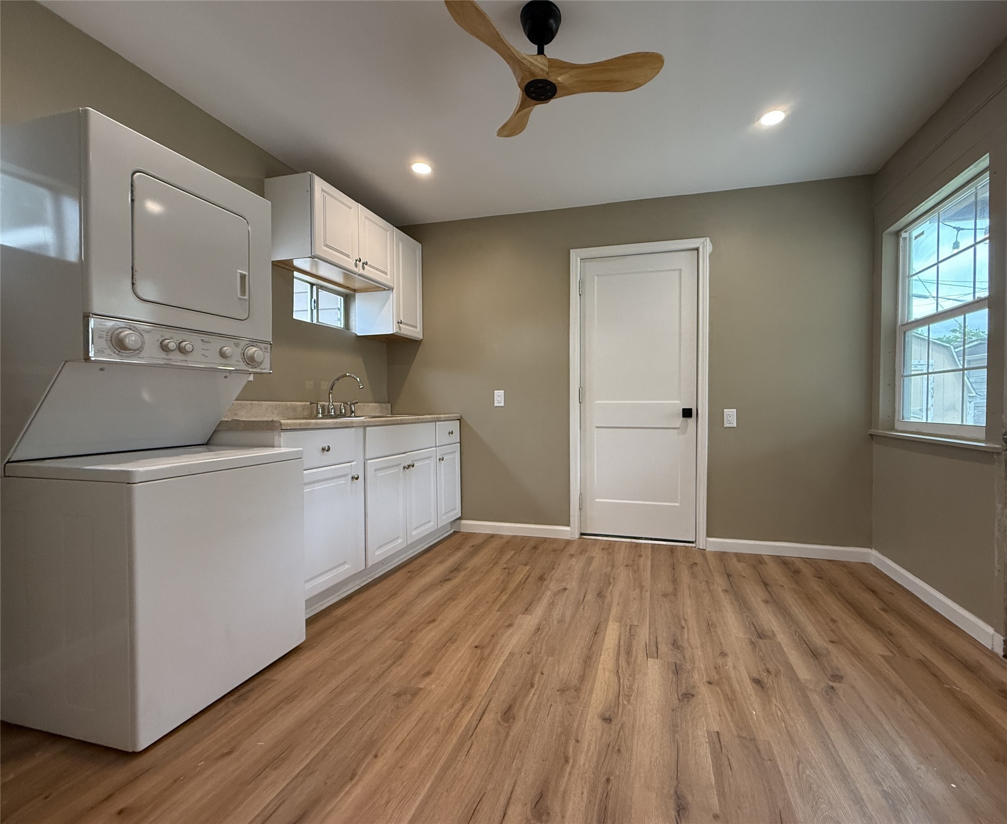 1922 Tabor Street Houston, TX 77009 - Photo 7 of 24 Just past the kitchen is the laundry/mud room complete with sink and even a ceiling fan!