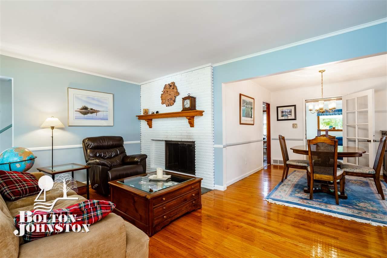 1977 Broadstone Road Grosse Pointe, MI 48236 - Photo 5 of 41 50013997-4.JPG