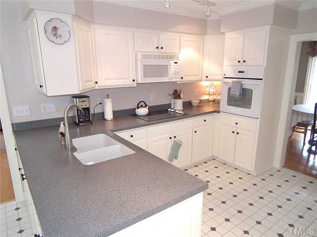 11916 Pembridge Lane Raleigh, NC 27613 - Photo 8 of 25 Kitchen