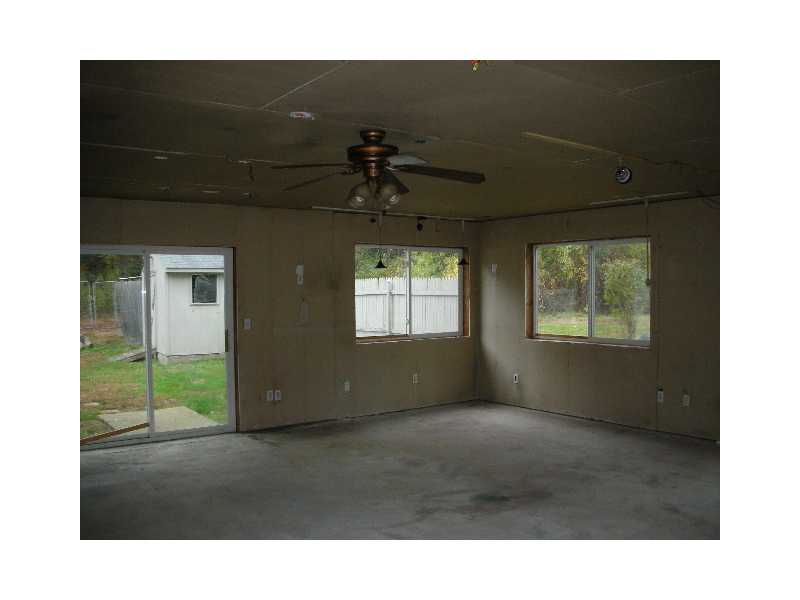 96 Colvintown Road Coventry, RI 02816 - Photo 3 of 13 Living Room.