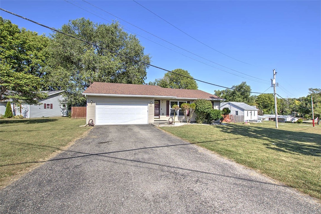 520 Elm Street Mount Zion, IL 62549 - Photo 3 of 23