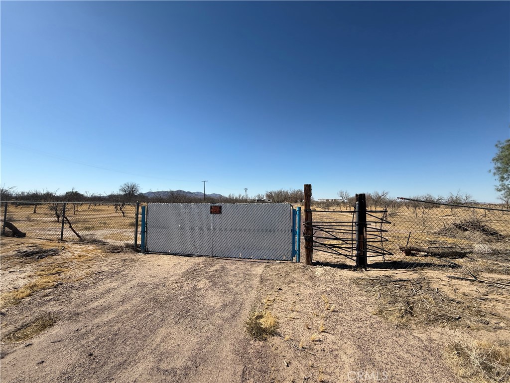 41854 Silver Valley Road Newberry Springs, CA 92365 - Photo 5 of 18 a view of a dry yard