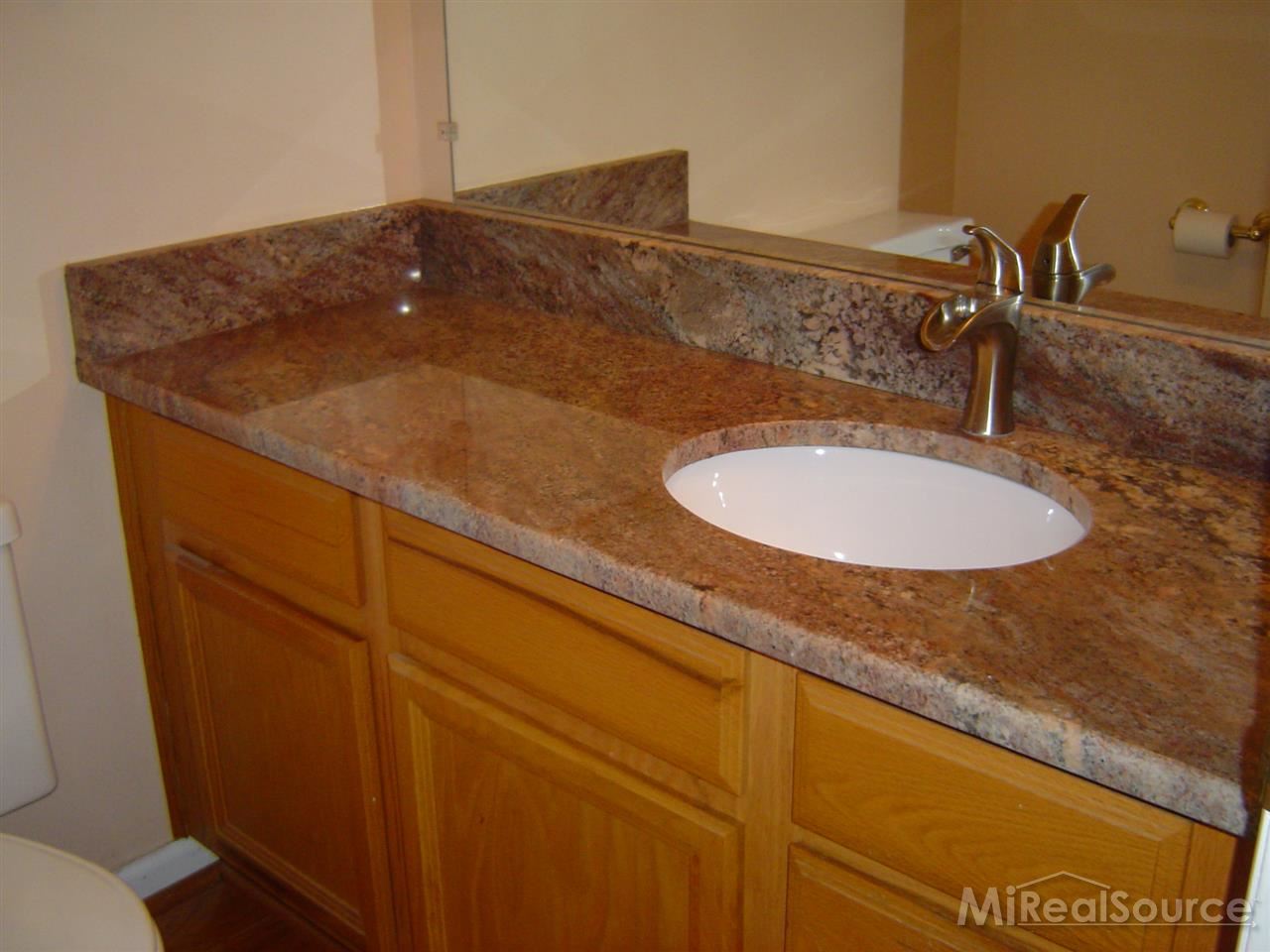 621 Oakbrook West, Unit 14 Rochester, MI 48307 - Photo 7 of 19 31228741-6.JPG