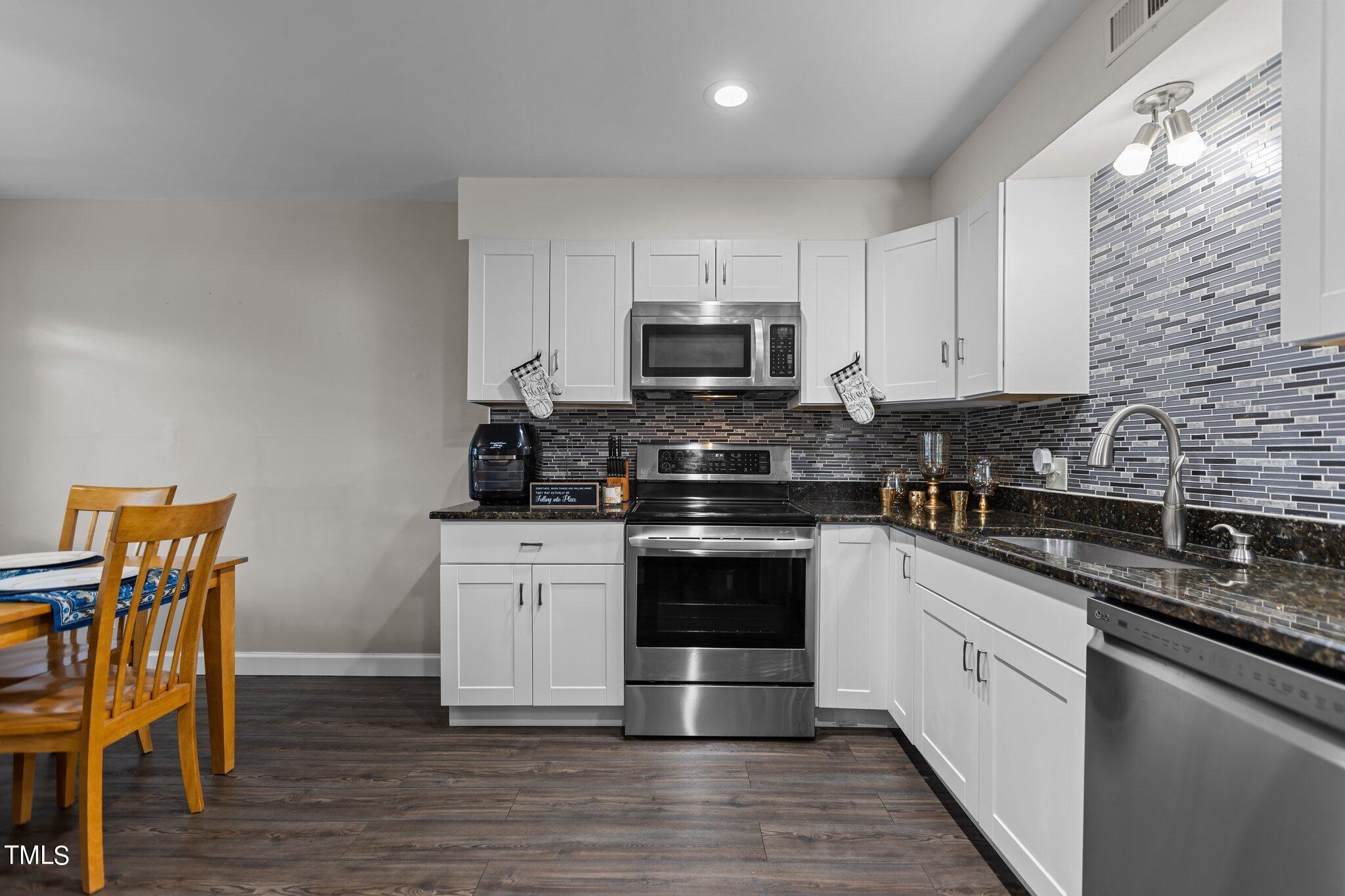 5022 Flint Ridge Place, Unit 5022 Raleigh, NC 27609 - Photo 3 of 35 3-web-or-mls-IMGL6790