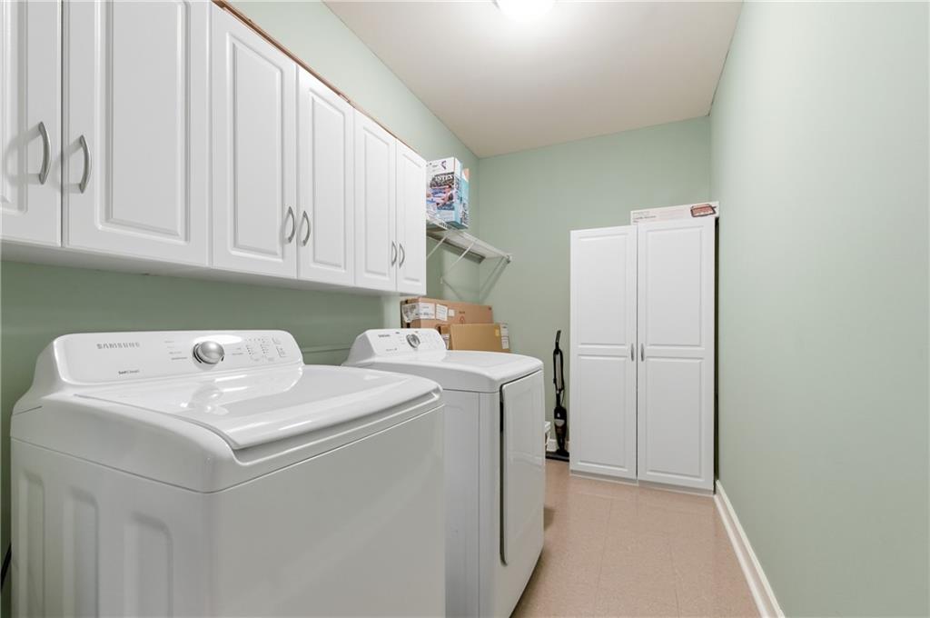 117 South Bay Road, Unit 402 Eatonton, GA 31024 - Photo 11 of 48 a utility room with dryer and washer