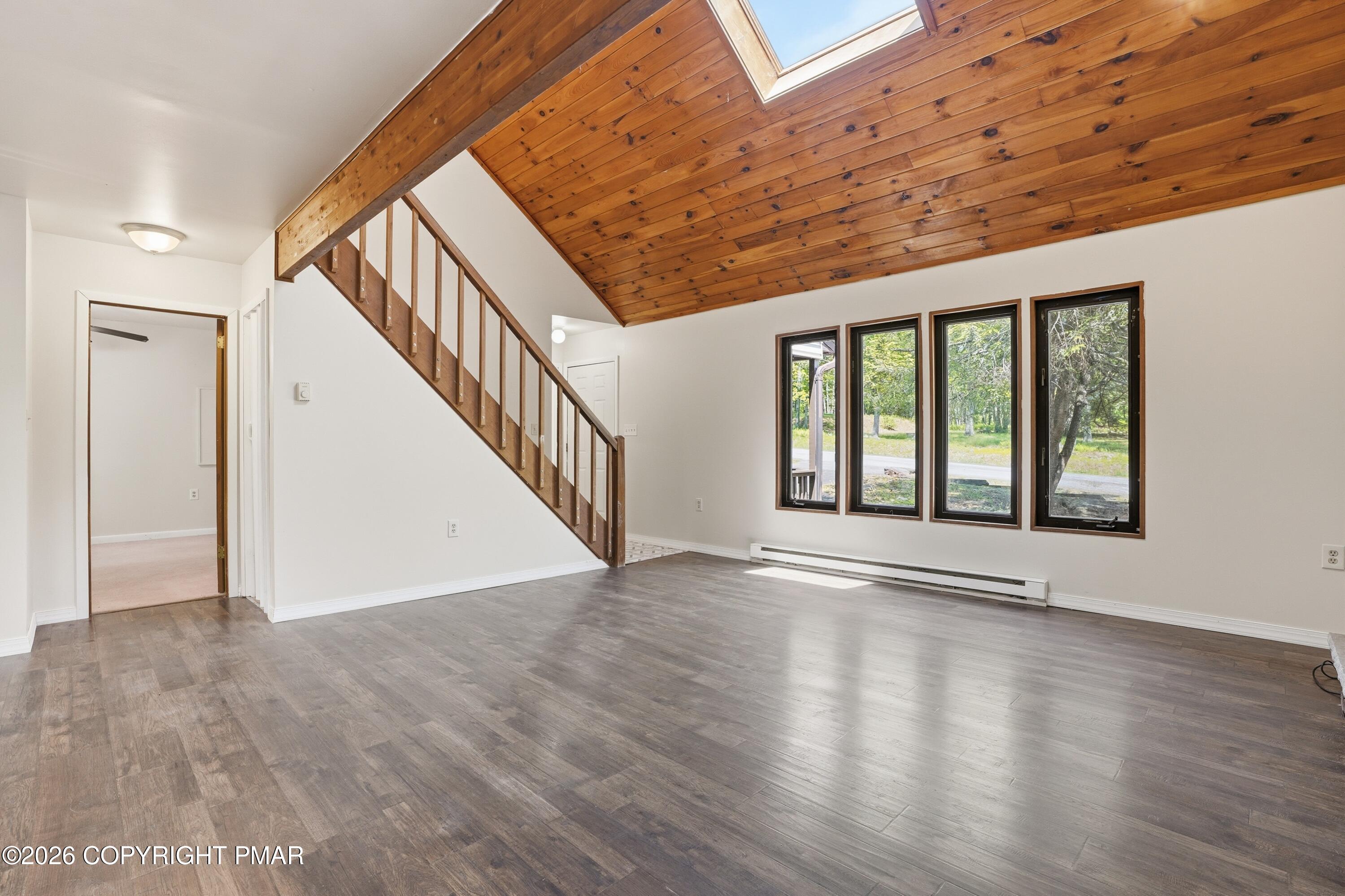 107 Morris Place Bushkill, PA 18324 - Photo 8 of 52 Living Room