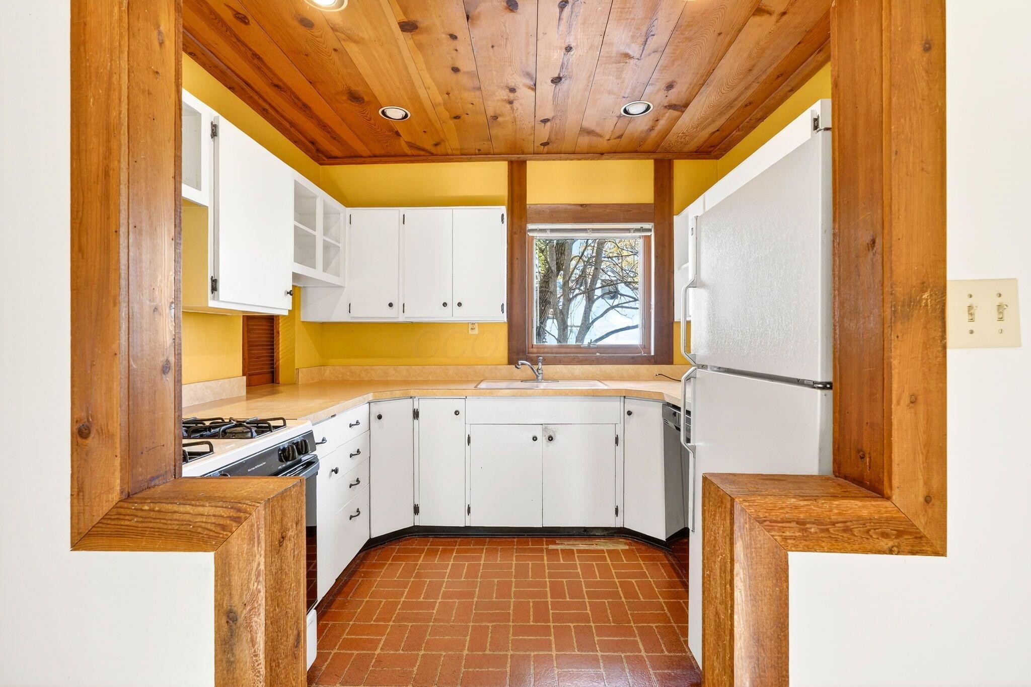 4827 Bellann Road Columbus, OH 43221 - Photo 39 of 85 KITCHEN