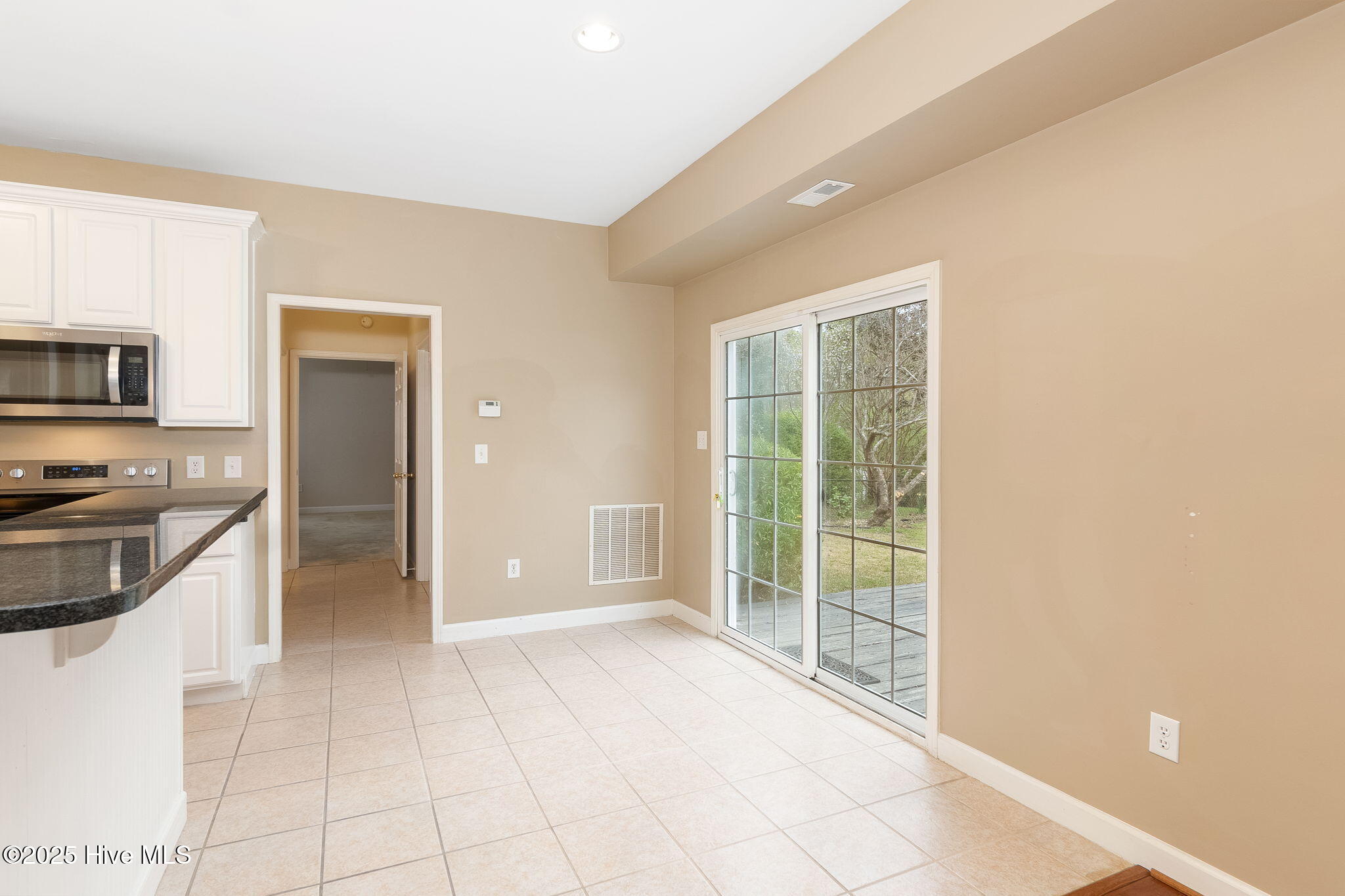 111 Plantation Circle Beaufort, NC 28516 - Photo 15 of 62 Breakfast nook